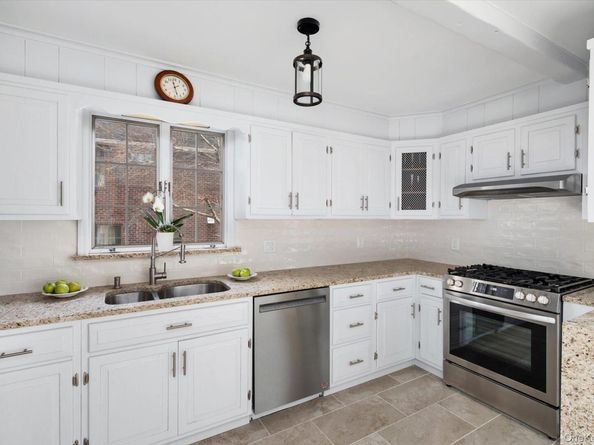 38 Mason Drive, Manhasset NY 11030