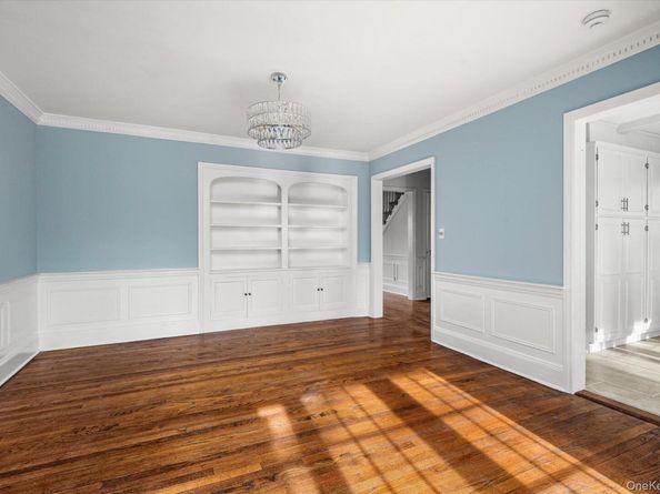 38 Mason Drive, Manhasset NY 11030