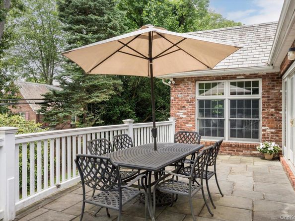 38 Mason Drive, Manhasset NY 11030