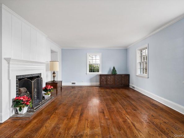 38 Mason Drive, Manhasset NY 11030