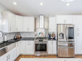 7 Dunhill Road, Manhasset Hills NY 11040