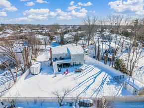 7 Dunhill Road, Manhasset Hills NY 11040