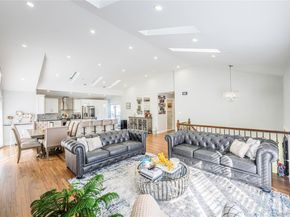 7 Dunhill Road, Manhasset Hills NY 11040