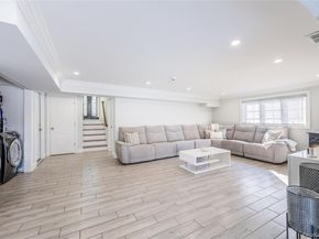 7 Dunhill Road, Manhasset Hills NY 11040