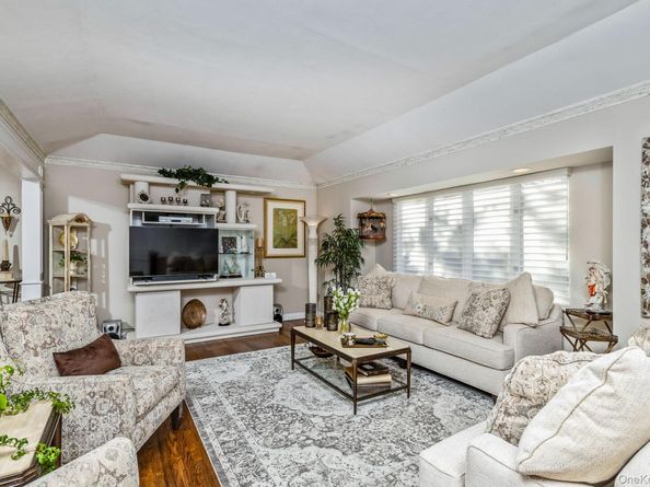 74 Lauren Avenue, Dix Hills NY 11746