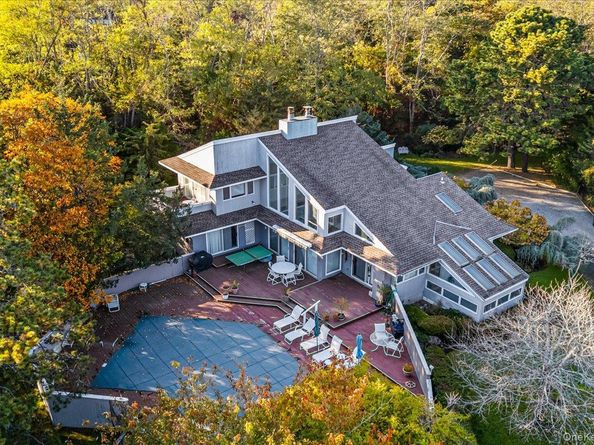 Undisclosed Address #951406, Westhampton NY 11977