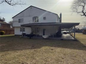 55 Parkway Avenue, Amityville NY 11701