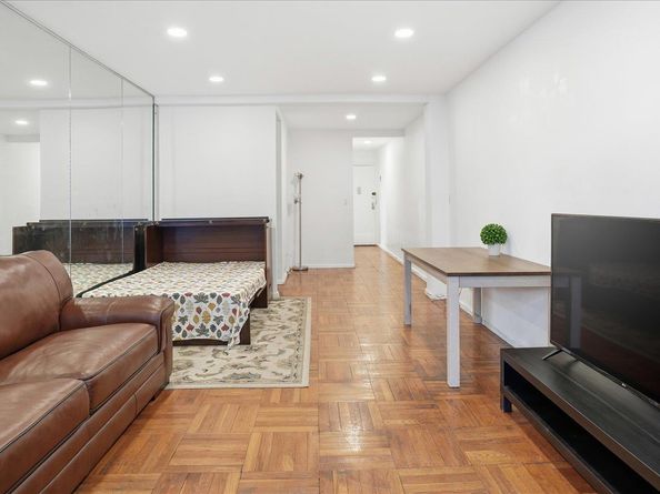 46 Grace Avenue 1L, Great Neck NY 11021