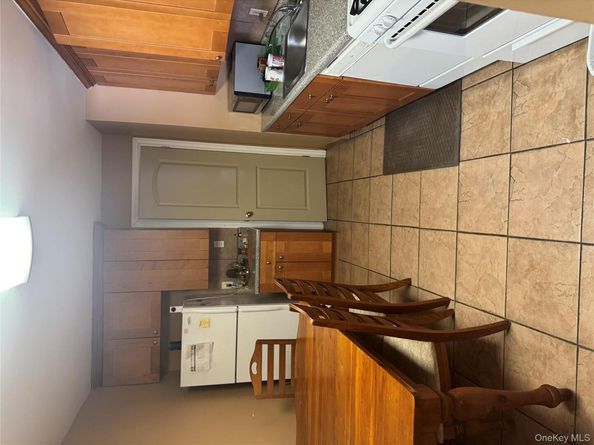 1 Arrowood Lane Lane, Melville NY 11747