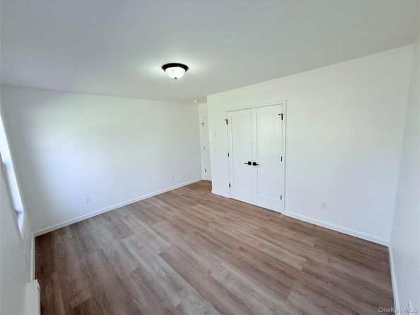 89 Oak Avenue, Shirley NY 11967