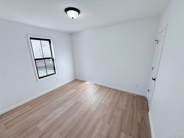 89 Oak Avenue, Shirley NY 11967