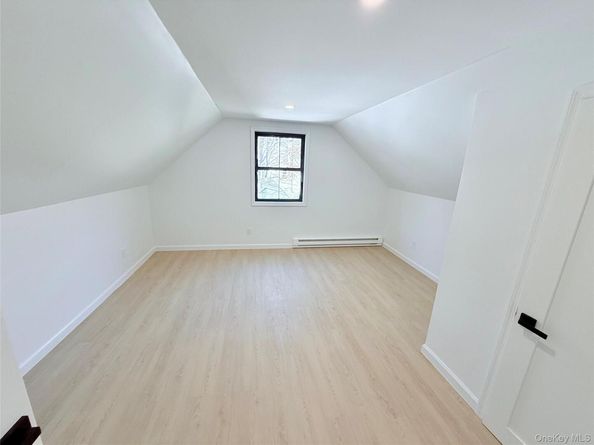 89 Oak Avenue, Shirley NY 11967