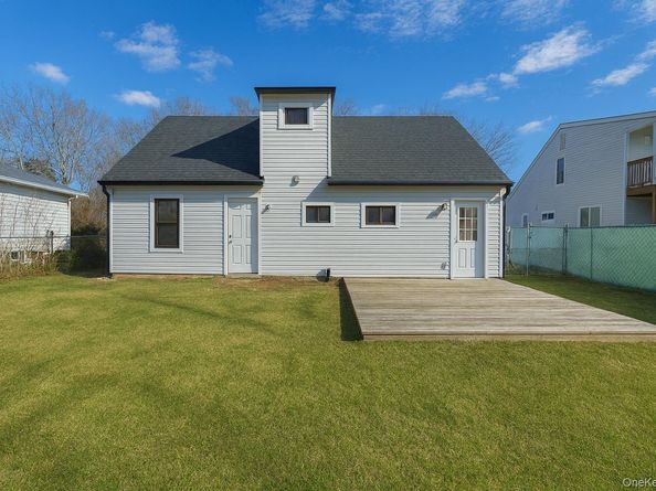 89 Oak Avenue, Shirley NY 11967