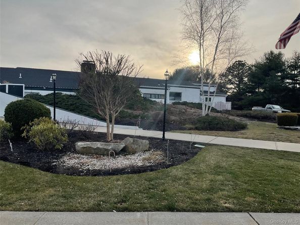 409 Village Circle N, Manorville NY 11949