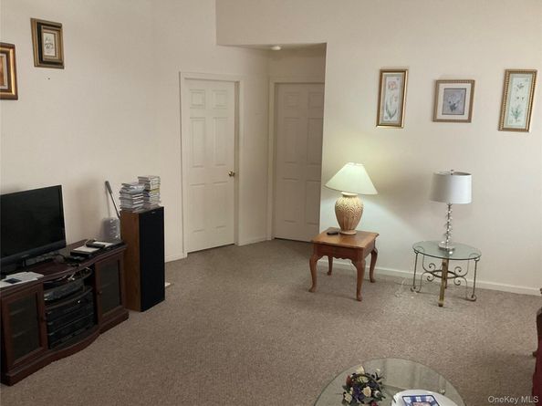 409 Village Circle N, Manorville NY 11949