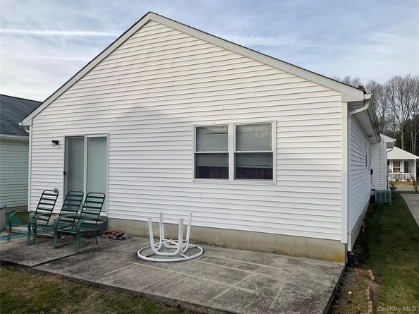 409 Village Circle N, Manorville NY 11949