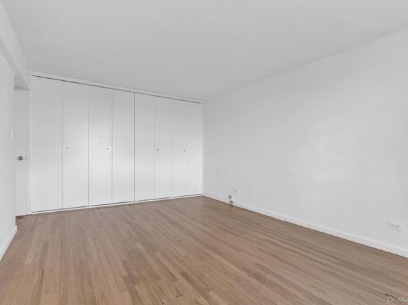 211-40 18th Avenue 6C, Bayside NY 11360