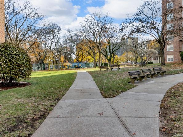 211-40 18th Avenue 6C, Bayside NY 11360