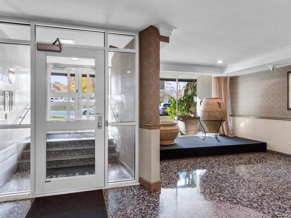 211-40 18th Avenue 6C, Bayside NY 11360