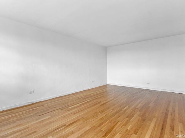 211-40 18th Avenue 6C, Bayside NY 11360