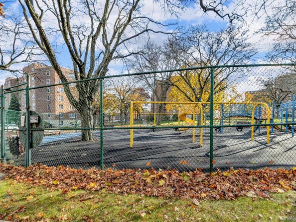 211-40 18th Avenue 6C, Bayside NY 11360