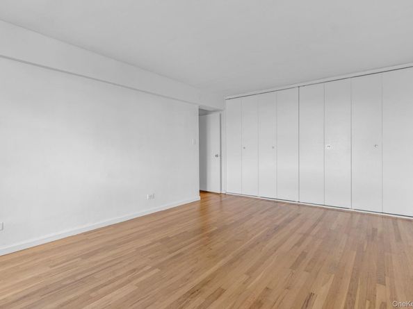 211-40 18th Avenue 6C, Bayside NY 11360