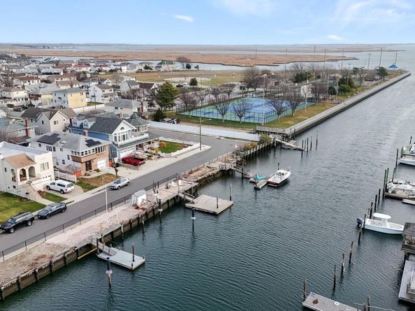 179 California Place N, Island Park NY 11558