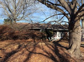 201 Frost Pond Road, Glen Cove NY 11542