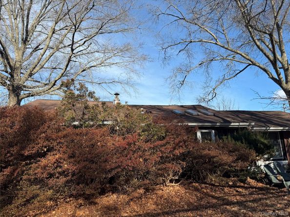 201 Frost Pond Road, Glen Cove NY 11542