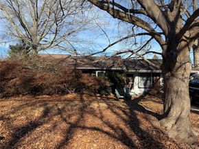 201 Frost Pond Road, Glen Cove NY 11542