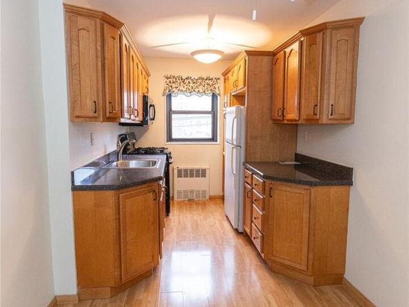 266 Pelham Road 4H, New Rochelle NY 10805