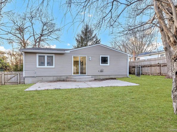 21 John Drive, Farmingville NY 11738