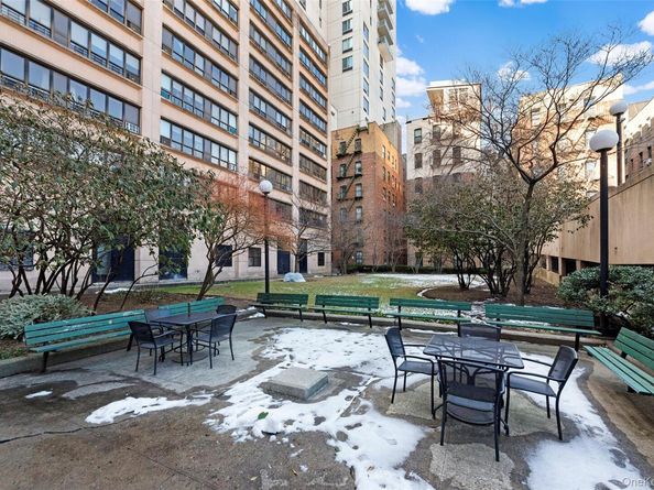 301 Cathedral Parkway 3M, New York (Manhattan) NY 10026