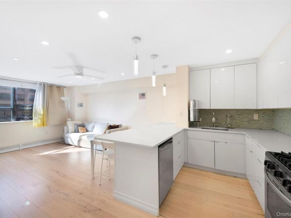 301 Cathedral Parkway 3M, New York (Manhattan) NY 10026