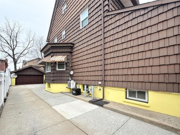 13437 58th Road, Flushing NY 11355