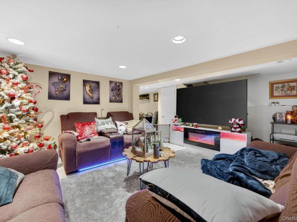 121-44 6th Avenue, College Point NY 11356