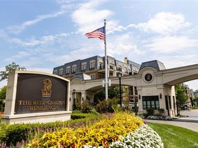 2000 Royal Court 2109, North Hills NY 11040