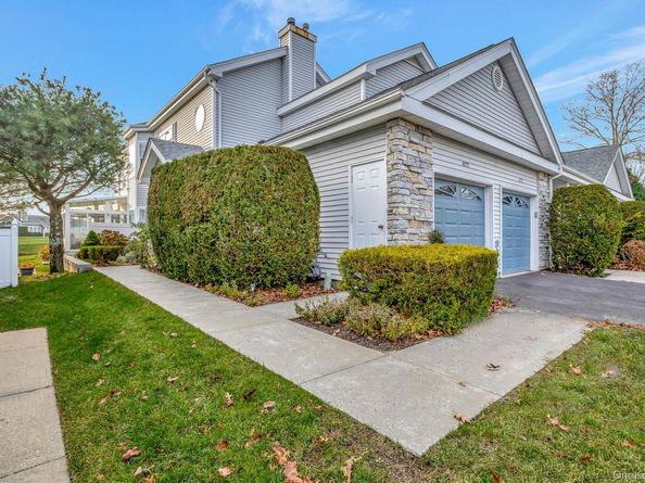 477 Woodscreek Court, Moriches NY 11955