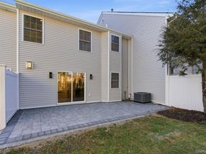 11 Plantation Drive, Hauppauge NY 11788