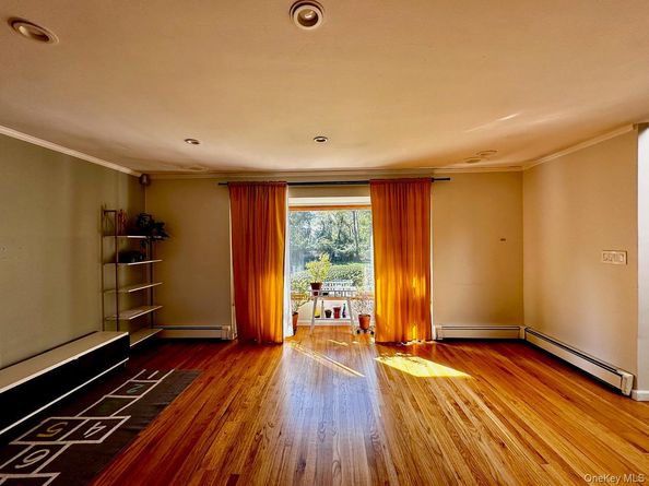 26 Canterbury Road, Woodbury NY 11797