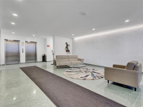 54-44 Little Neck Parkway 6V, Little Neck NY 11362