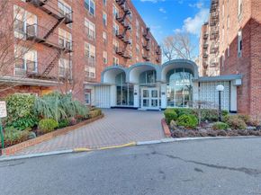 54-44 Little Neck Parkway 6V, Little Neck NY 11362