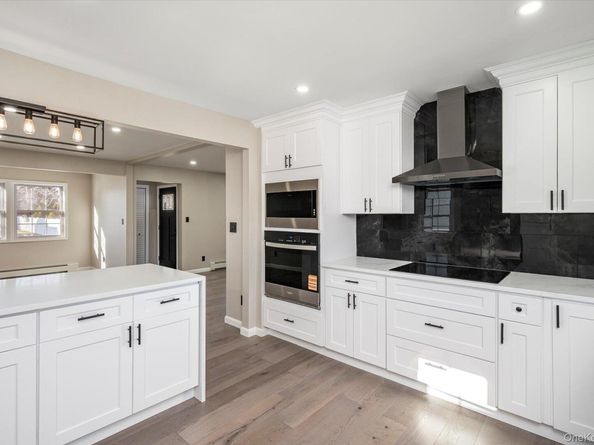 41 Embargo Place, North Babylon NY 11703