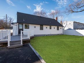 41 Embargo Place, North Babylon NY 11703