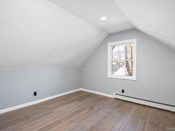 41 Embargo Place, North Babylon NY 11703