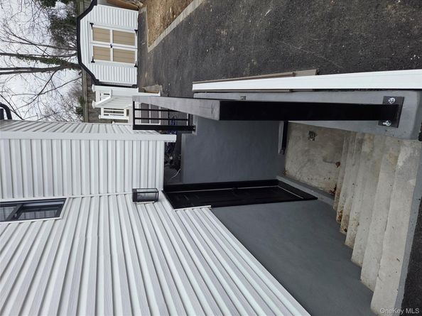 41 Embargo Place, North Babylon NY 11703