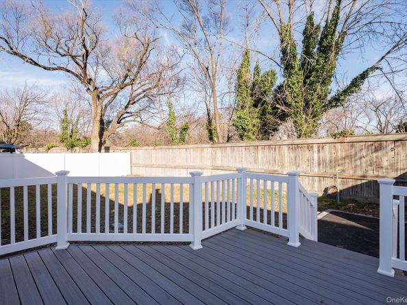 41 Embargo Place, North Babylon NY 11703