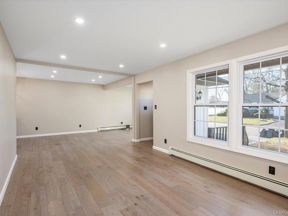 41 Embargo Place, North Babylon NY 11703