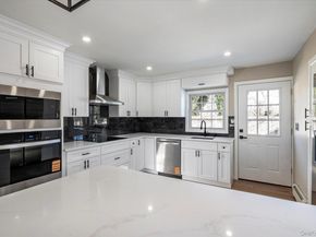 41 Embargo Place, North Babylon NY 11703