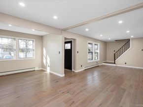 41 Embargo Place, North Babylon NY 11703